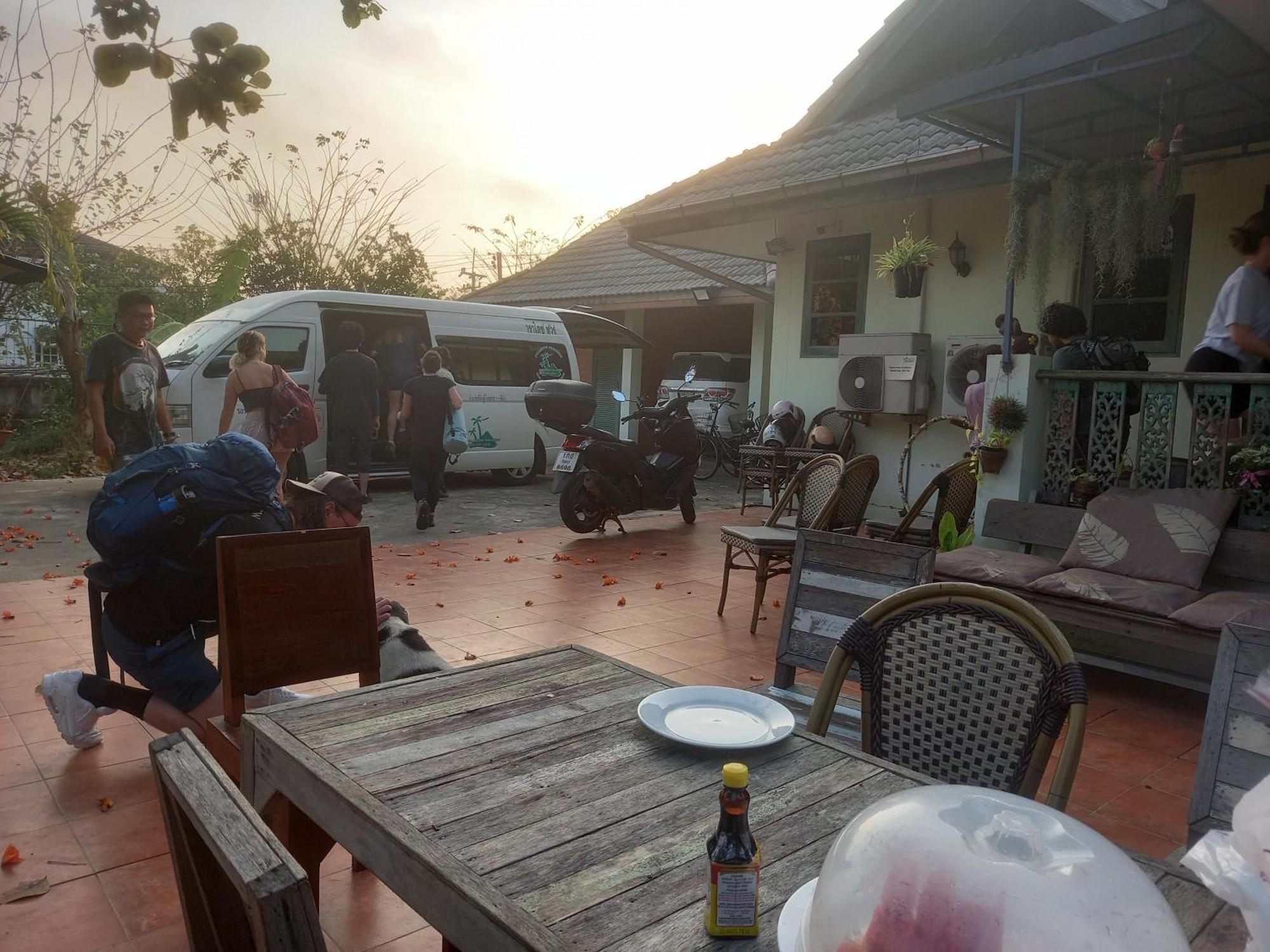 Plus Hostel Ayutthaya Kültér fotó