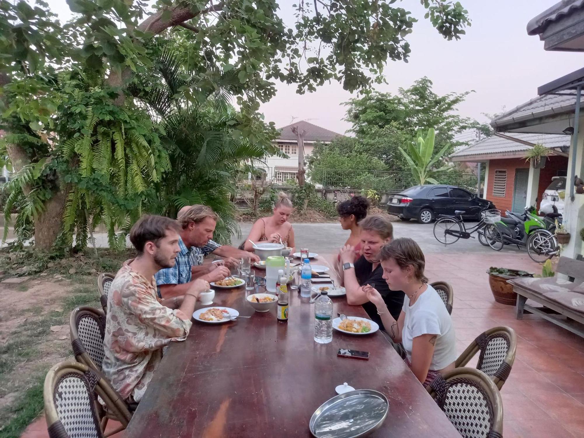 Plus Hostel Ayutthaya Kültér fotó