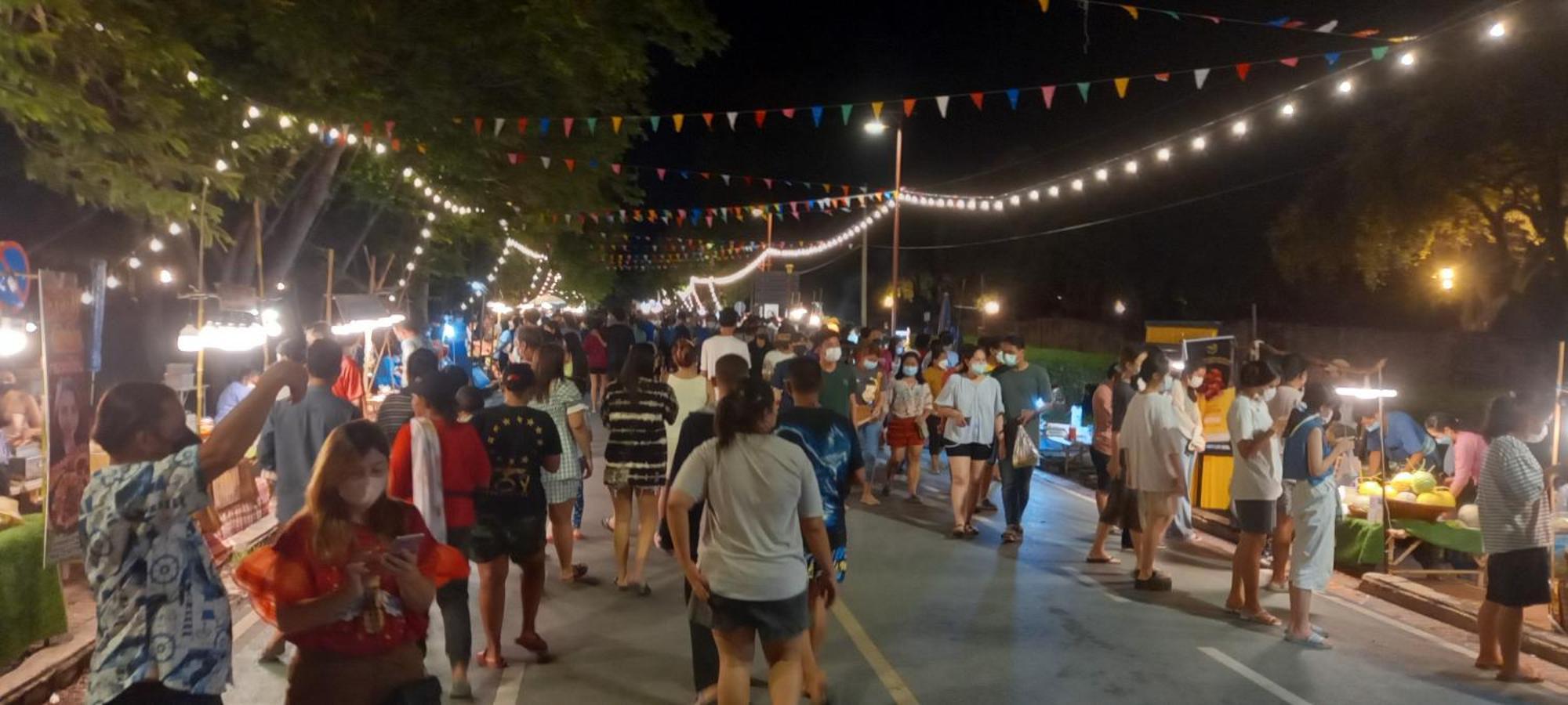 Plus Hostel Ayutthaya Kültér fotó