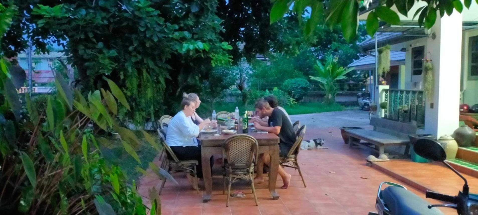 Plus Hostel Ayutthaya Kültér fotó
